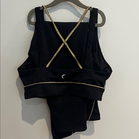 Zyia Set - Black Gilded Light n Tight Set (Bra (large) and Leggings (6-8)) - Picture 8 of 11